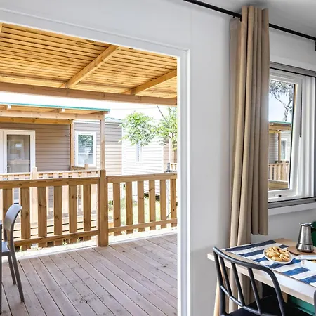 Aparthotel Village With Swimming-pool In Montalto Marina Just 100 Meters From The Beach, Mobile Homes With Air Conditioning And Private Outdoor Area Torre di Montalto