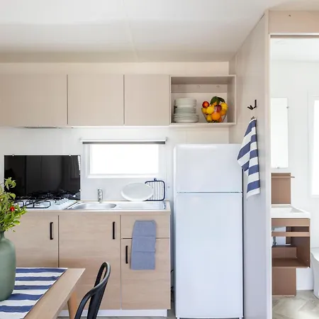 מלון דירות Village With Swimming-pool In Montalto Marina Just 100 Meters From The Beach, Mobile Homes With Air Conditioning And Private Outdoor Area Torre di Montalto