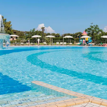 Village With Swimming-pool In Montalto Marina Just 100 Meters From The Beach, Mobile Homes With Air Conditioning And Private Outdoor Area מלון דירות Torre di Montalto